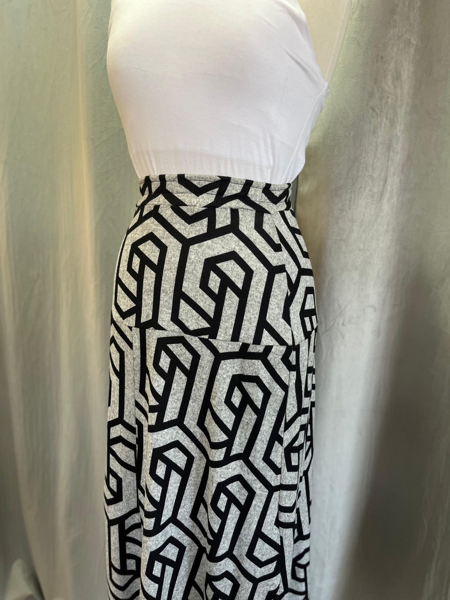 Fashion Show Maze Skirt (Size 32)