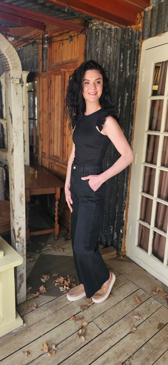 Gabby Top Black Delivery Date 1 September