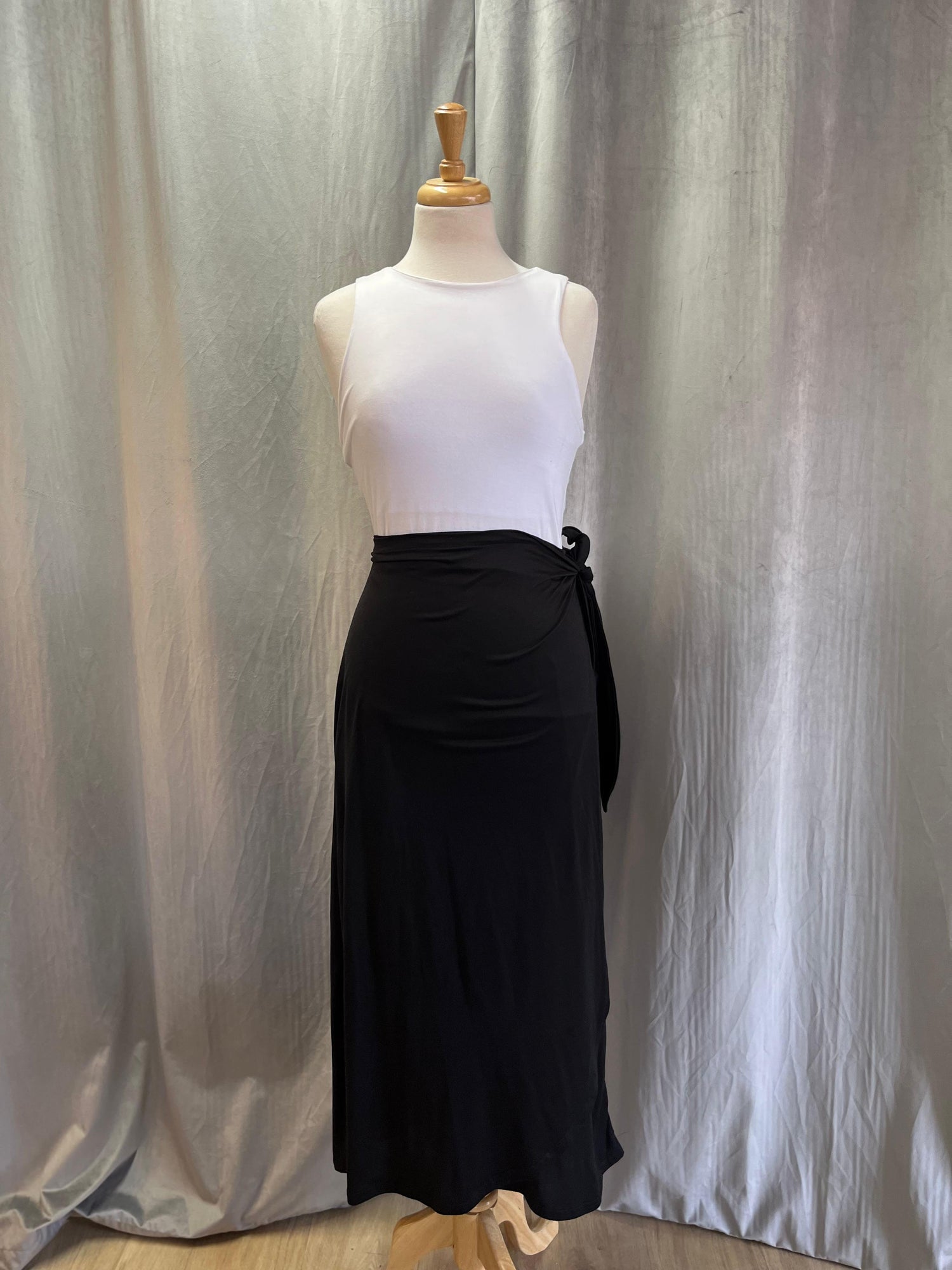Sample Black Belize Wrap Skirt (Size 2XL)